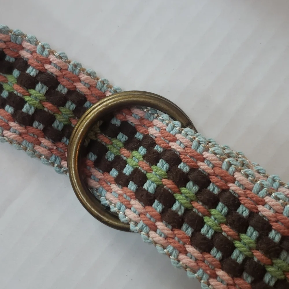 Woven D ring belt.